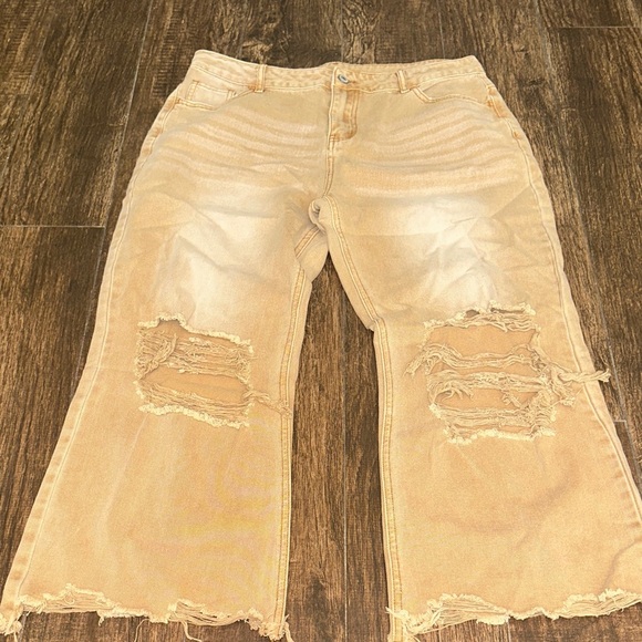 Denim - Distressed Tan Women cropped Jeans